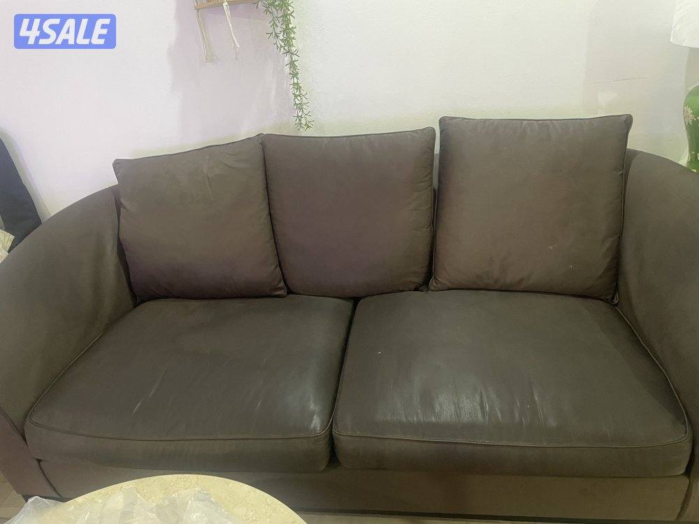 Sofa 3 sofa 2 and chairغير مكسور ومعاه كارفر للقعدات2