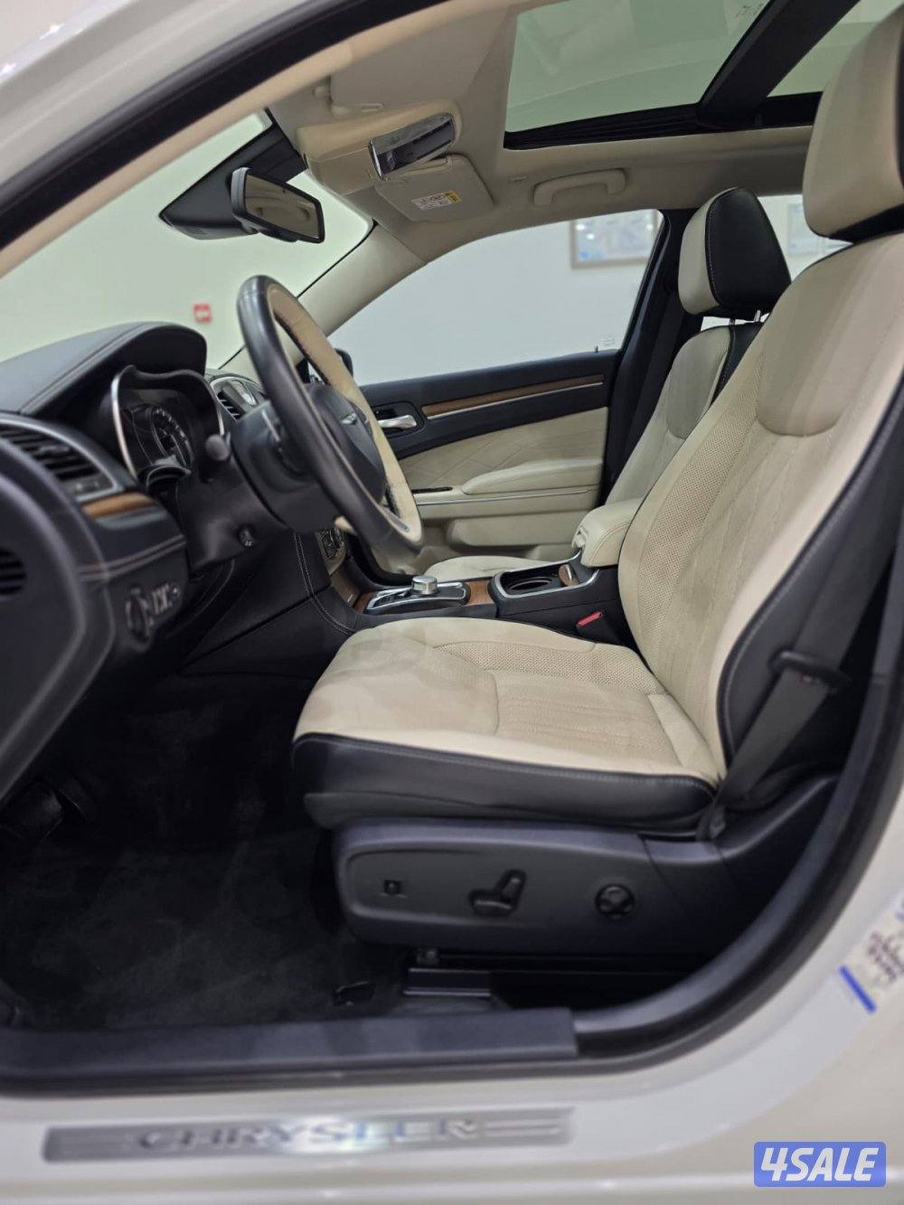 للبيع كرايزلر 300C  (كامل المواصفات ) سلندر  V8موديل 20194