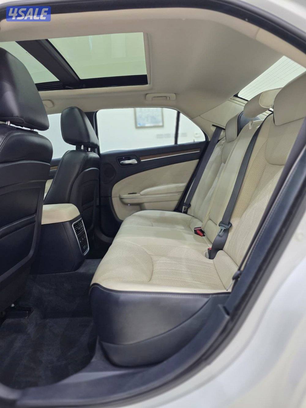 للبيع كرايزلر 300C  (كامل المواصفات ) سلندر  V8موديل 20195