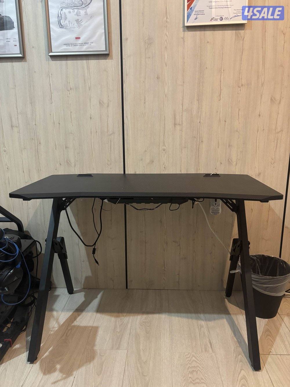 Gaming desk :60x109 H:75 x shaped desk and cable management under desk1