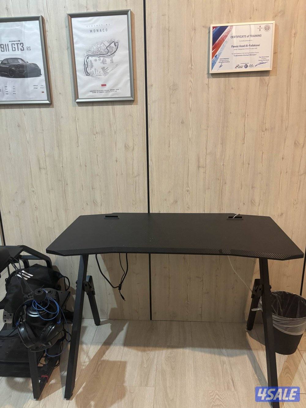 Gaming desk :60x109 H:75 x shaped desk and cable management under desk4