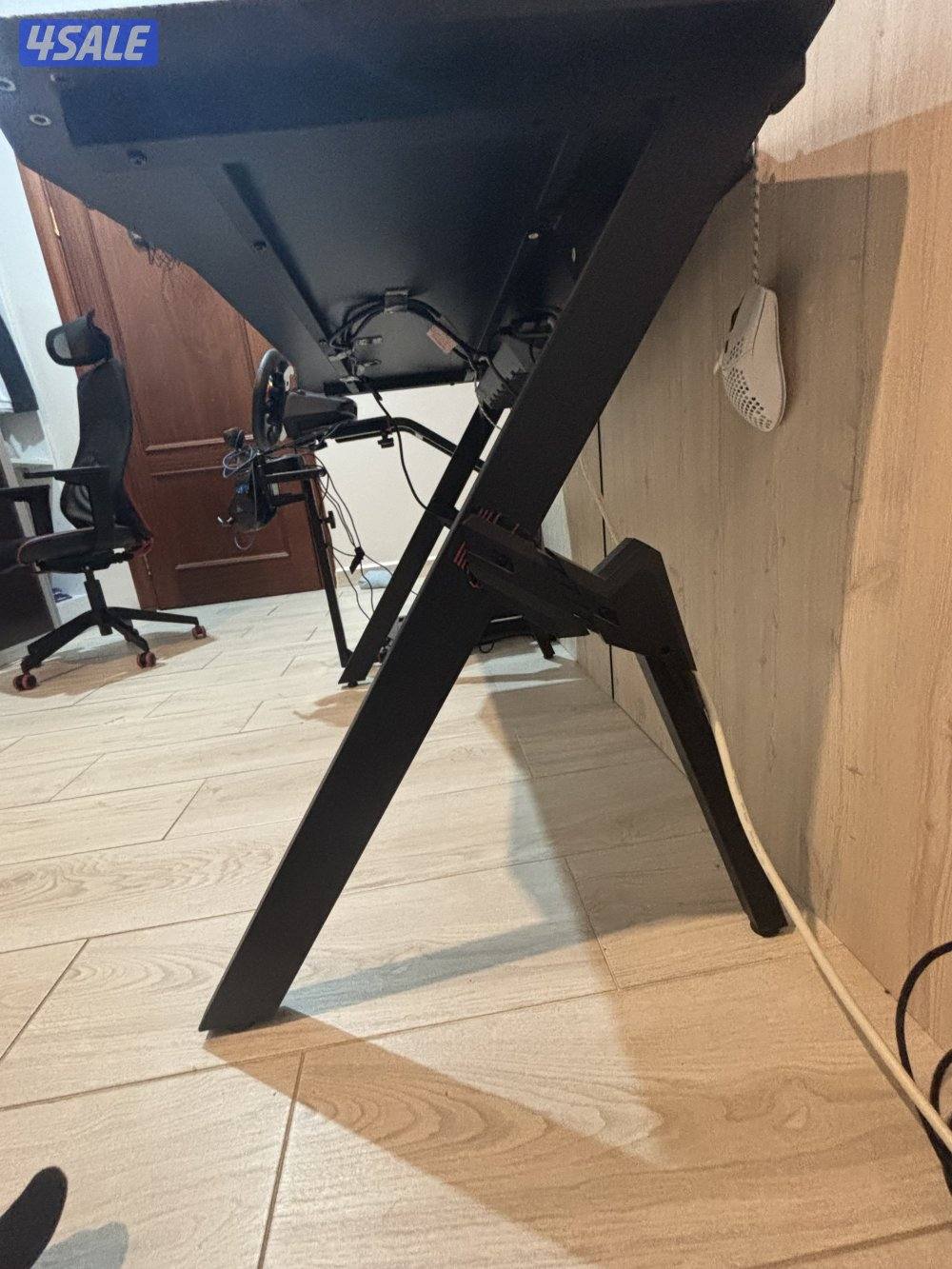 Gaming desk :60x109 H:75 x shaped desk and cable management under desk5