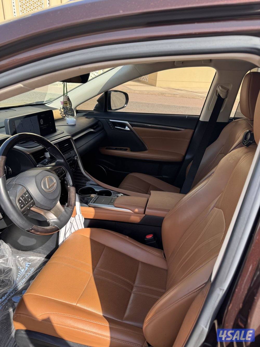 للبيع لكسز rx موديل ٢٠٢٠ ماشي ٨٥ الف صبغ الوكالة ماعدا قطعه وحده بس1
