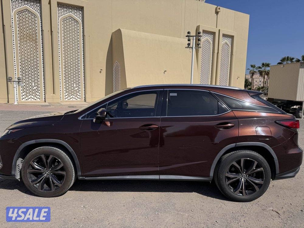 للبيع لكسز rx موديل ٢٠٢٠ ماشي ٨٥ الف صبغ الوكالة ماعدا قطعه وحده بس2