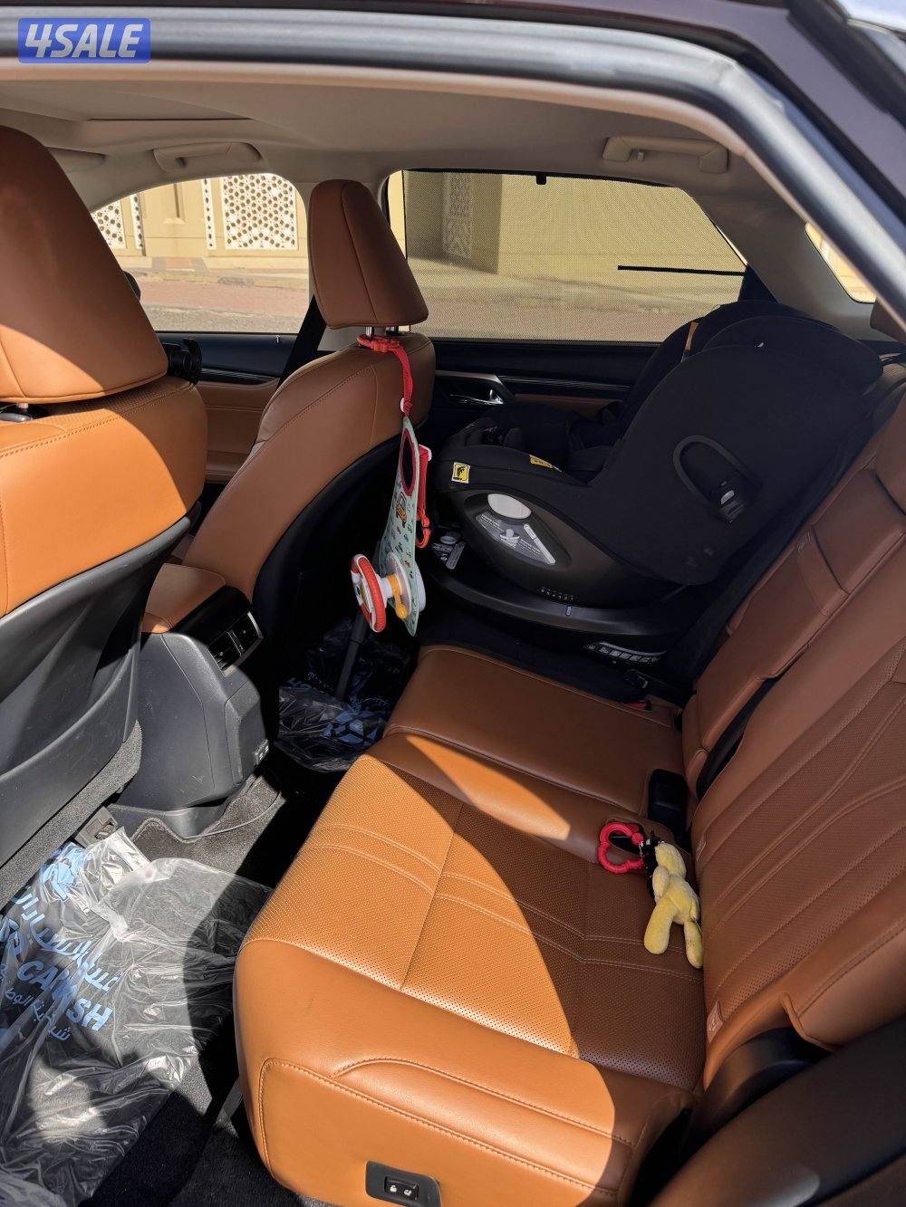 للبيع لكسز rx موديل ٢٠٢٠ ماشي ٨٥ الف صبغ الوكالة ماعدا قطعه وحده بس3