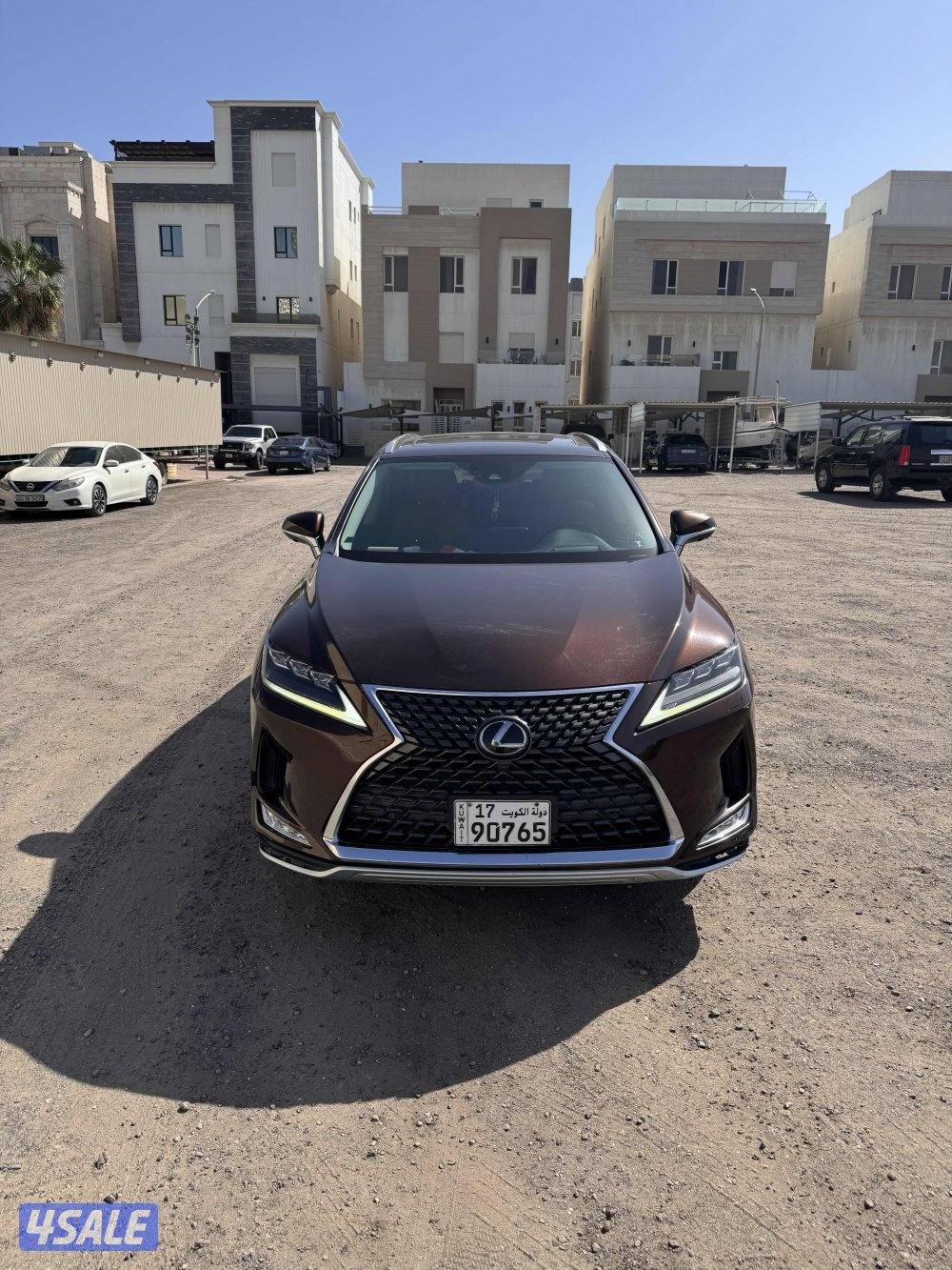 للبيع لكسز rx موديل ٢٠٢٠ ماشي ٨٥ الف صبغ الوكالة ماعدا قطعه وحده بس4