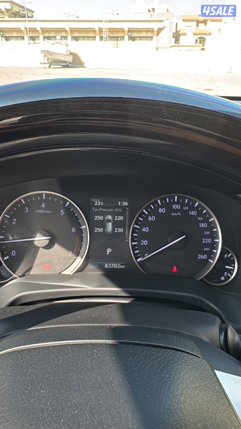 للبيع لكسز rx موديل ٢٠٢٠ ماشي ٨٥ الف صبغ الوكالة ماعدا قطعه وحده بس6