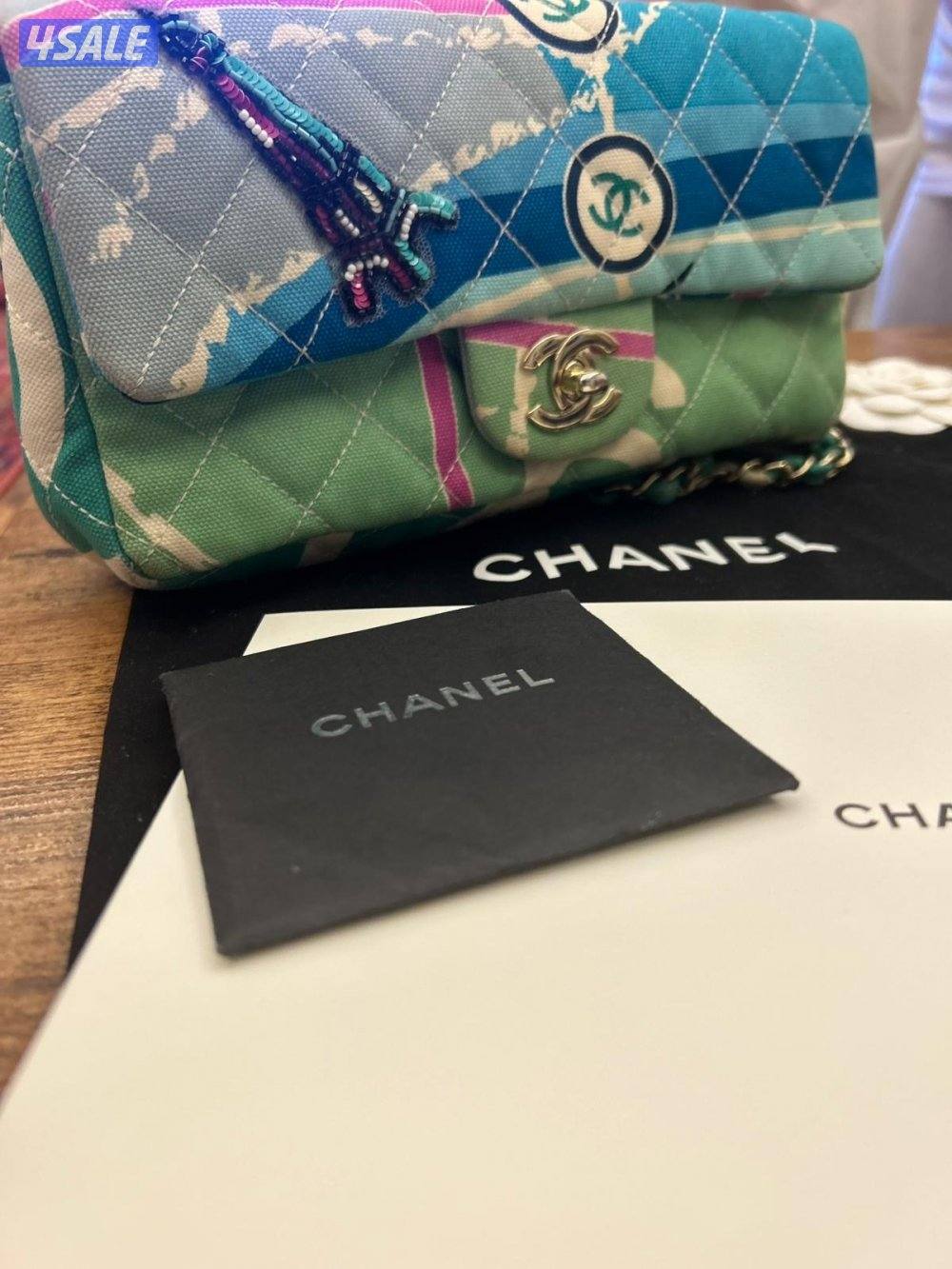 حقيبة شانيل نادرة, من مجموعة كروز 2006 من تصميم كارل لاغرفيلد0