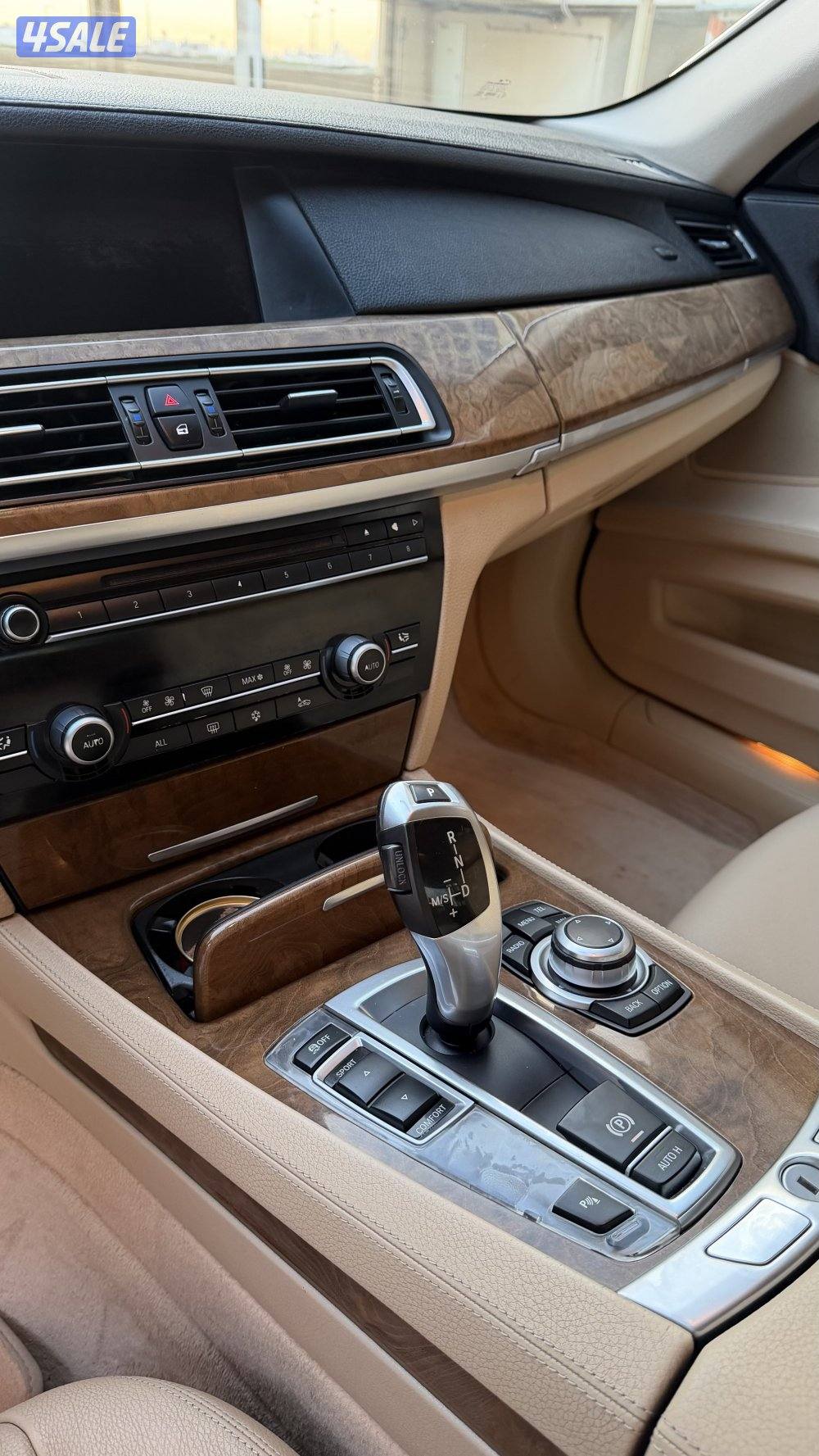 BMW 740i ( 2010 )4