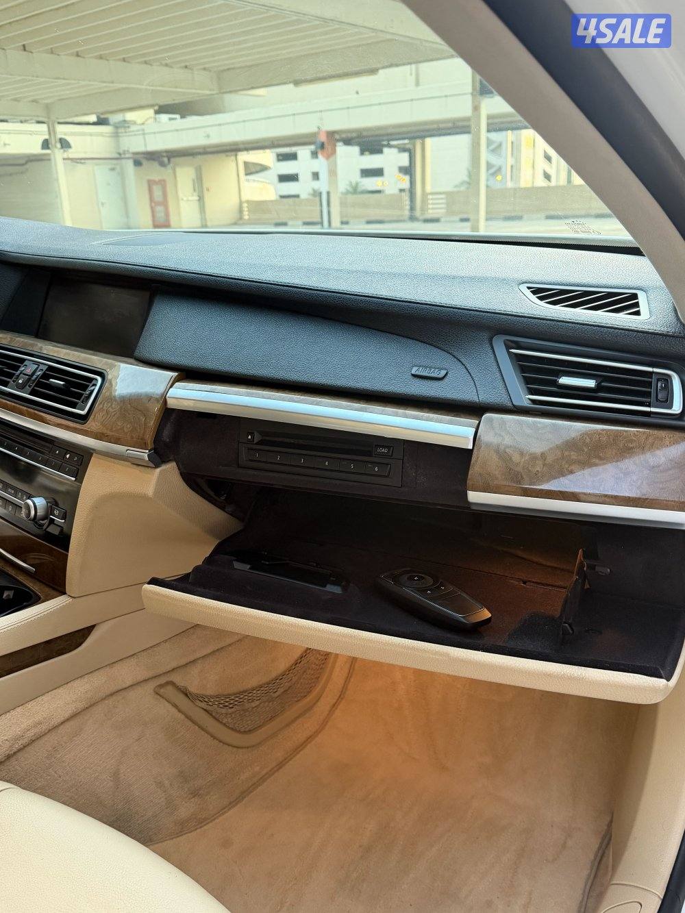 BMW 740i ( 2010 )12