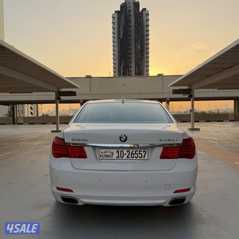BMW 740i ( 2010 )13