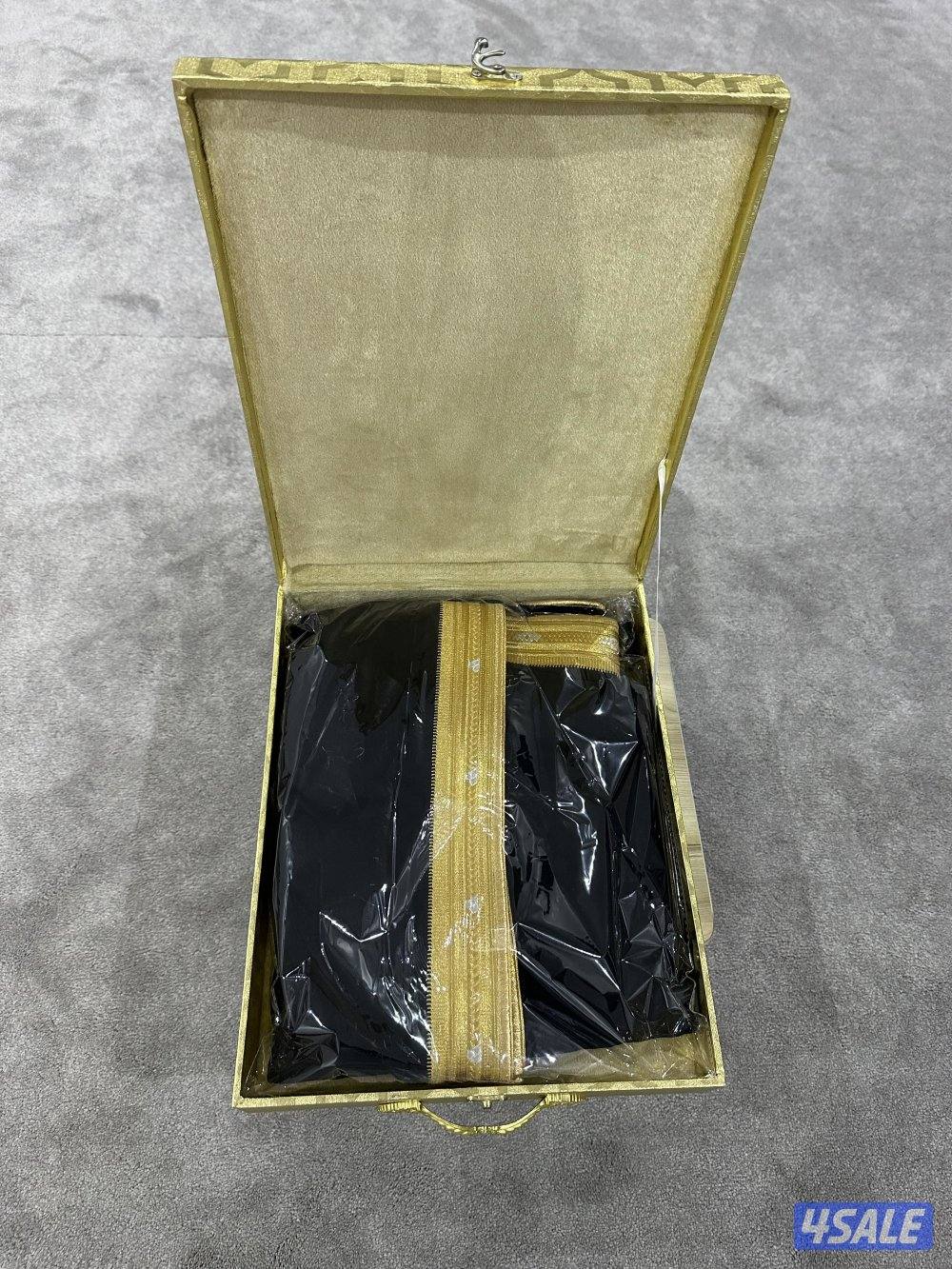 للبيع عدد ثلاث بشوت جمله أو مفرد0