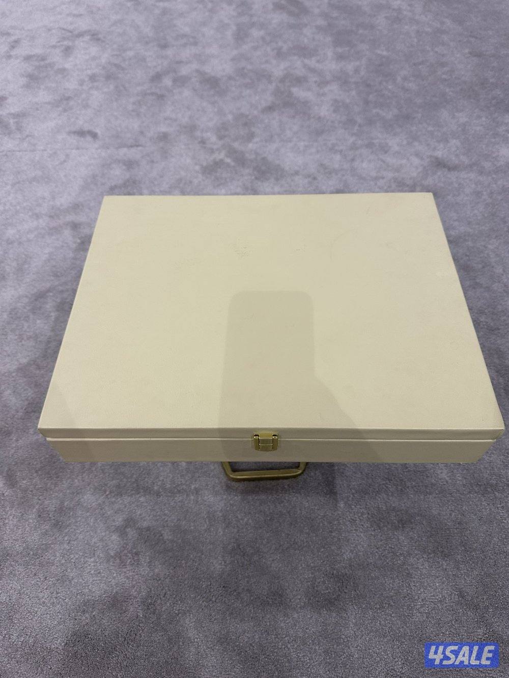 للبيع عدد ثلاث بشوت جمله أو مفرد8