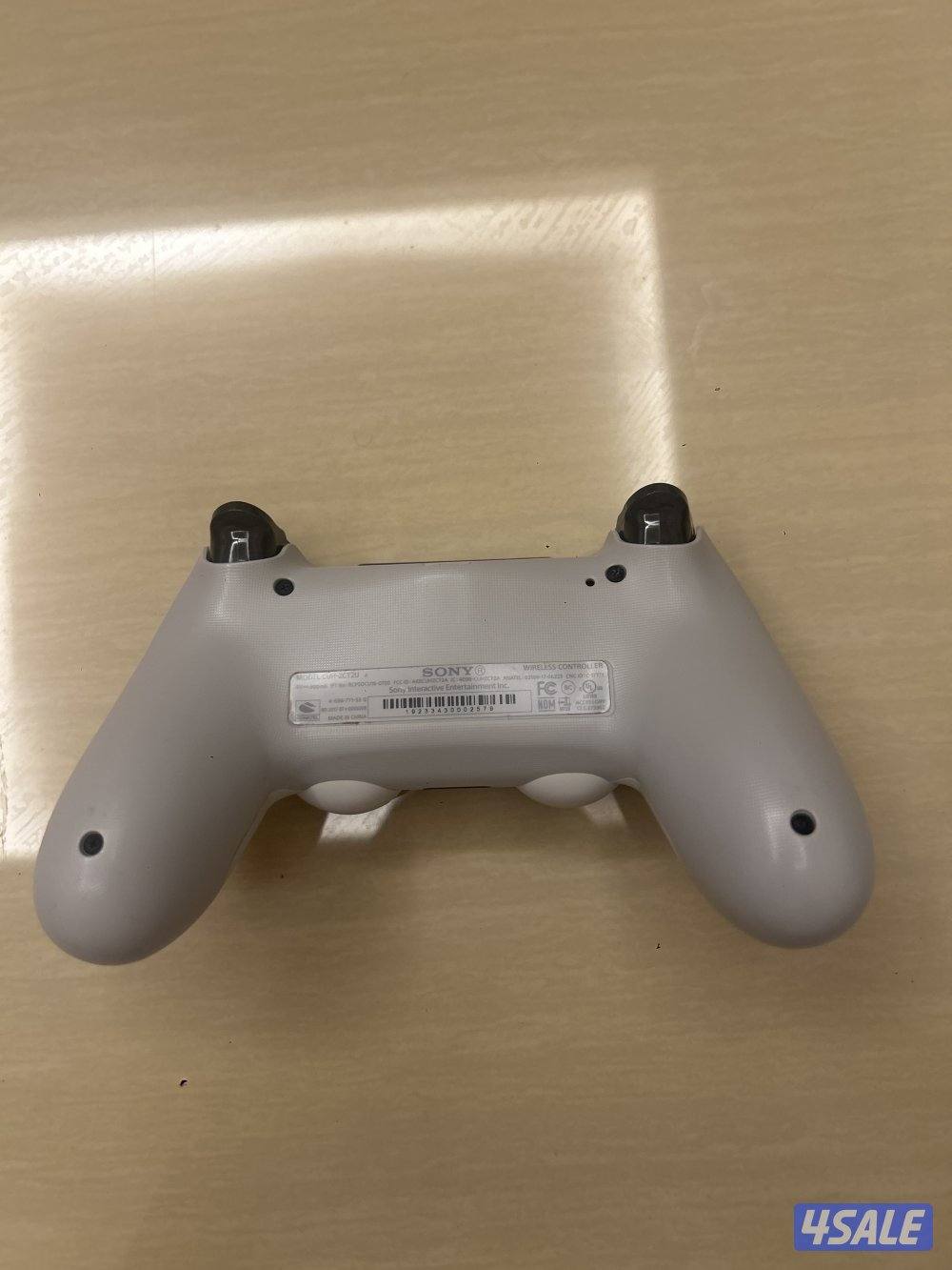 كنترول سوني ٤ مع خدمه توصيل1