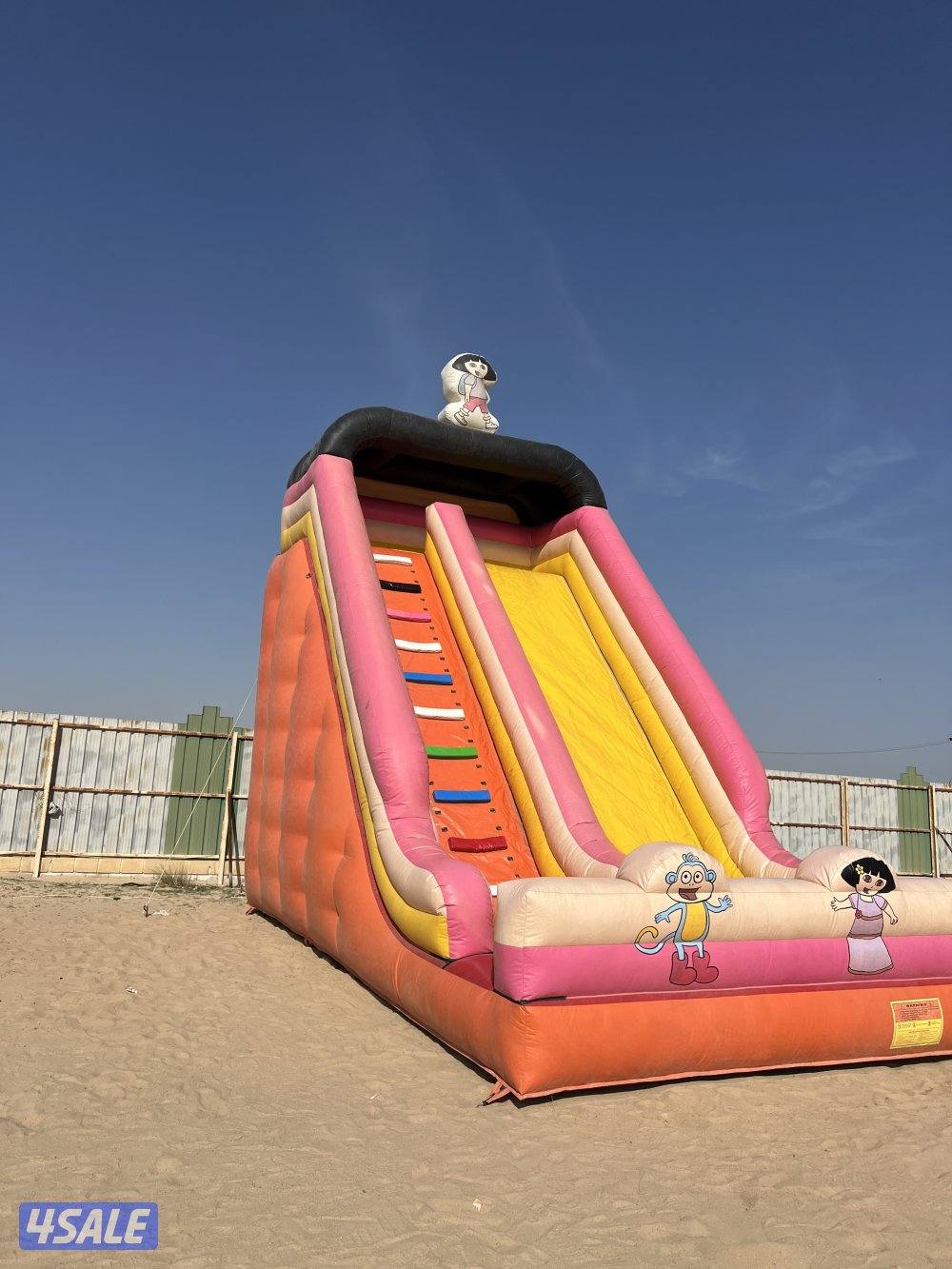 للبيع نطاطيات مستعمل نظيفه اعدد(٥) السنافر عدد (٢)البيع بل حبه أو جمله4