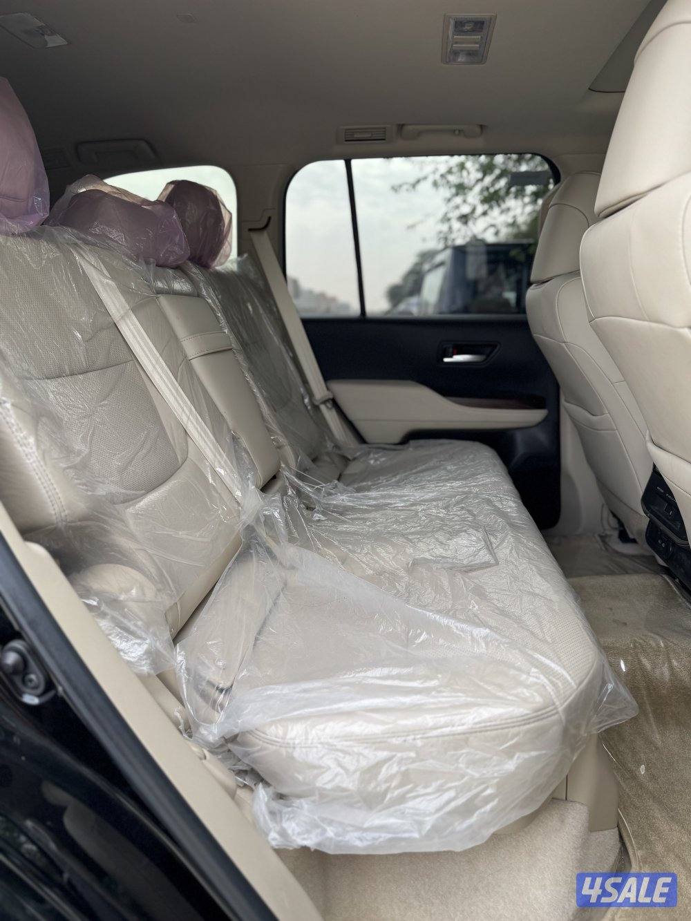 لاندكروزر GXR 2024 تحت الكفالة6