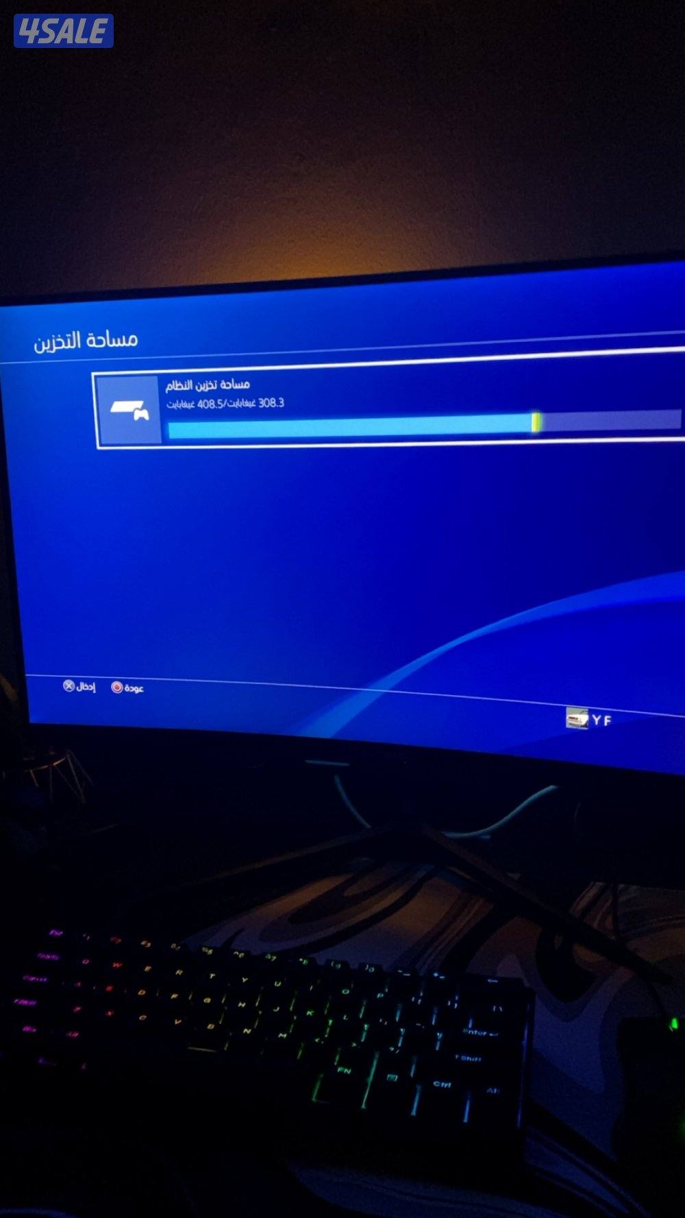 بلايستيشن 4عادي مع كل اغراضه يده وكل كيبلاته مستعمل نضيف1