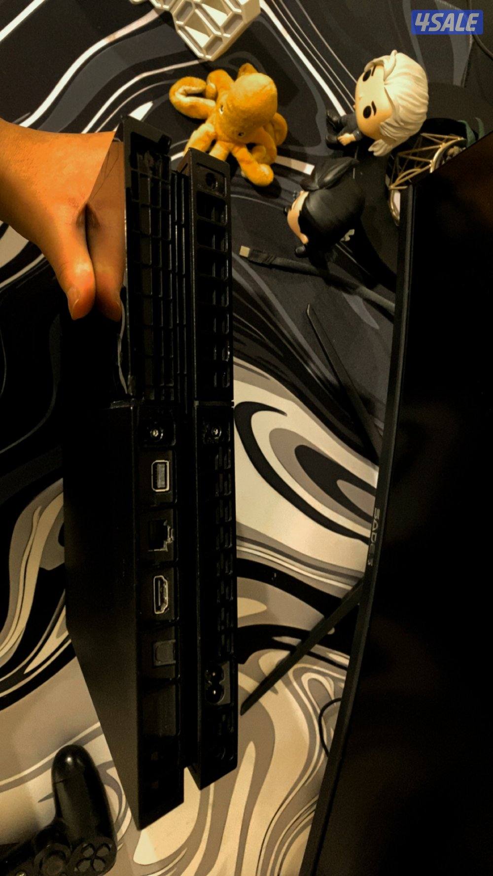 بلايستيشن 4عادي مع كل اغراضه يده وكل كيبلاته مستعمل نضيف7