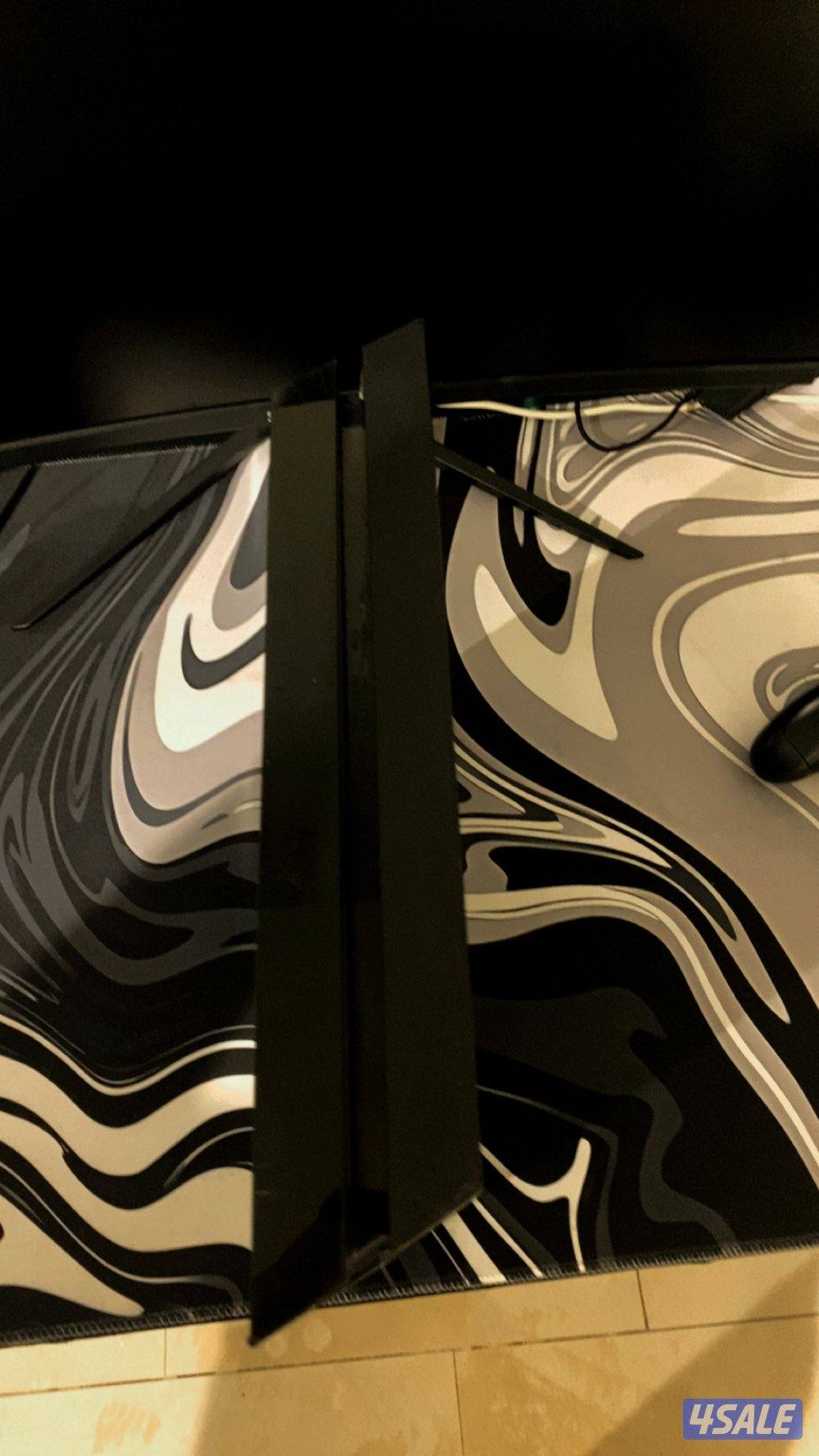 بلايستيشن 4عادي مع كل اغراضه يده وكل كيبلاته مستعمل نضيف10