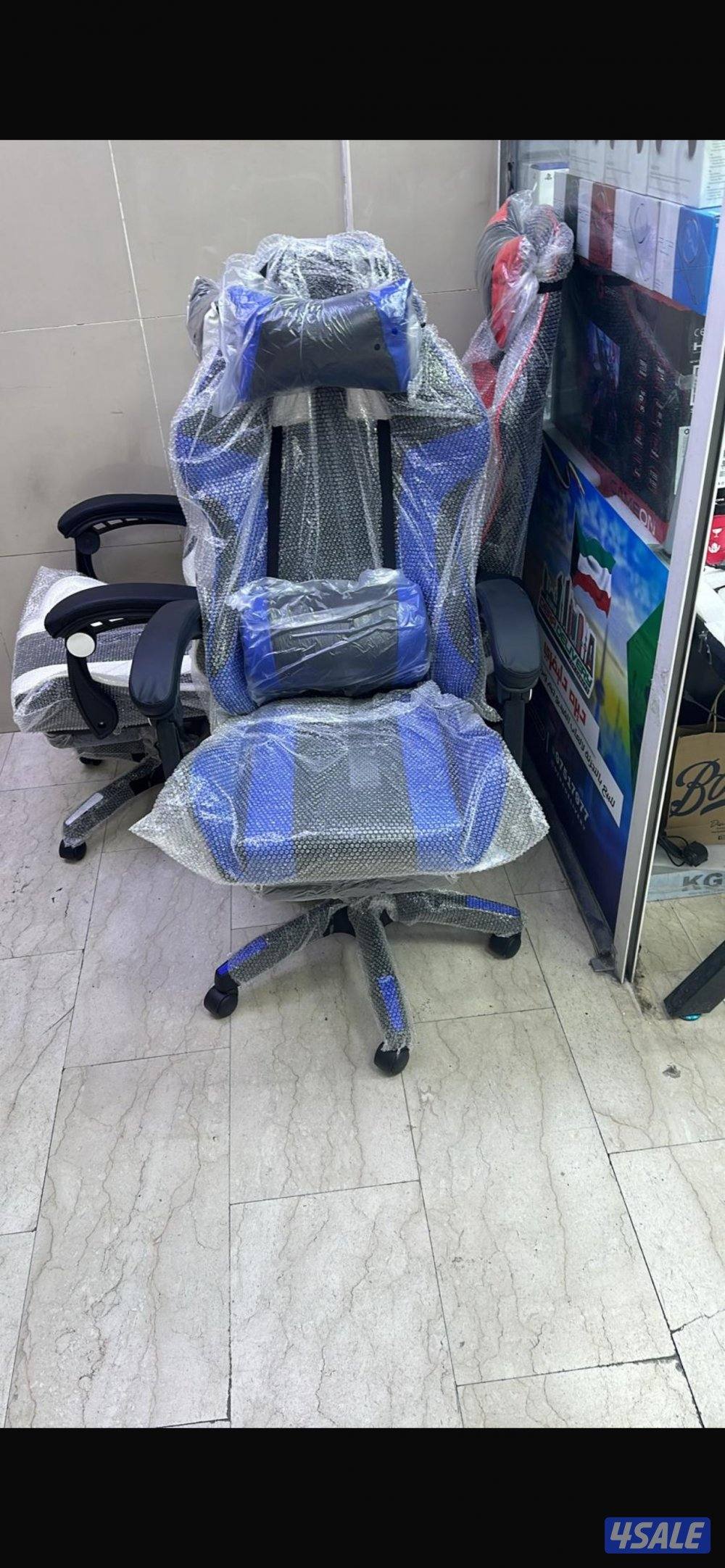 للبيع طاوله وكرسي قيمينق جديد فقط تم ازاله الكيس1