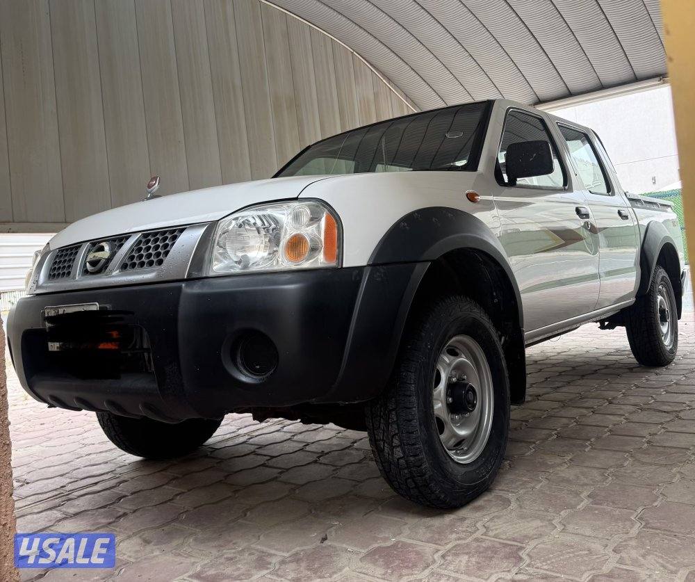 للبيع نيسان دبل قير بحاله ممتازه مصبوغ عام بدون حوادث تجميلي  20160