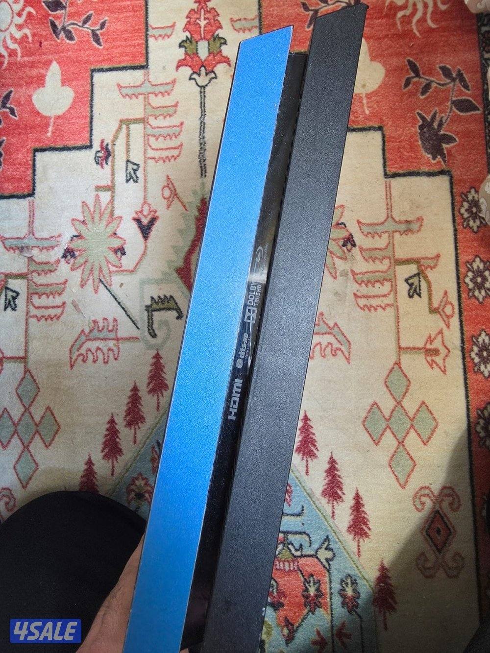 جهاز بلايستيشن 4 (PS4) بتصميم مميز وبحالة ممتازة 🎮2