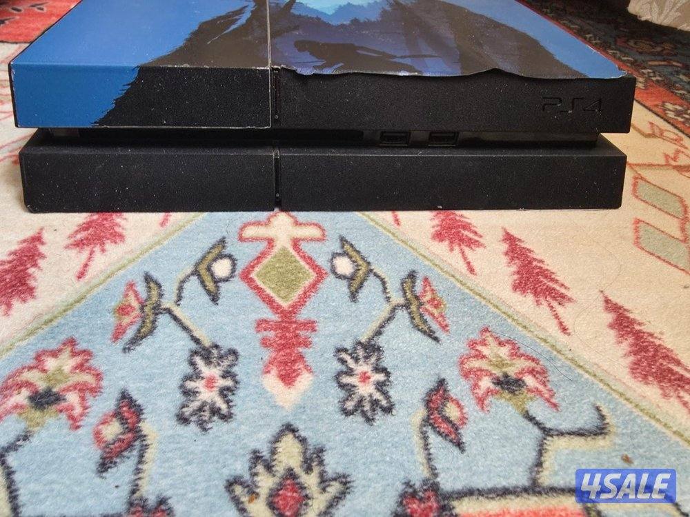 جهاز بلايستيشن 4 (PS4) بتصميم مميز وبحالة ممتازة 🎮3