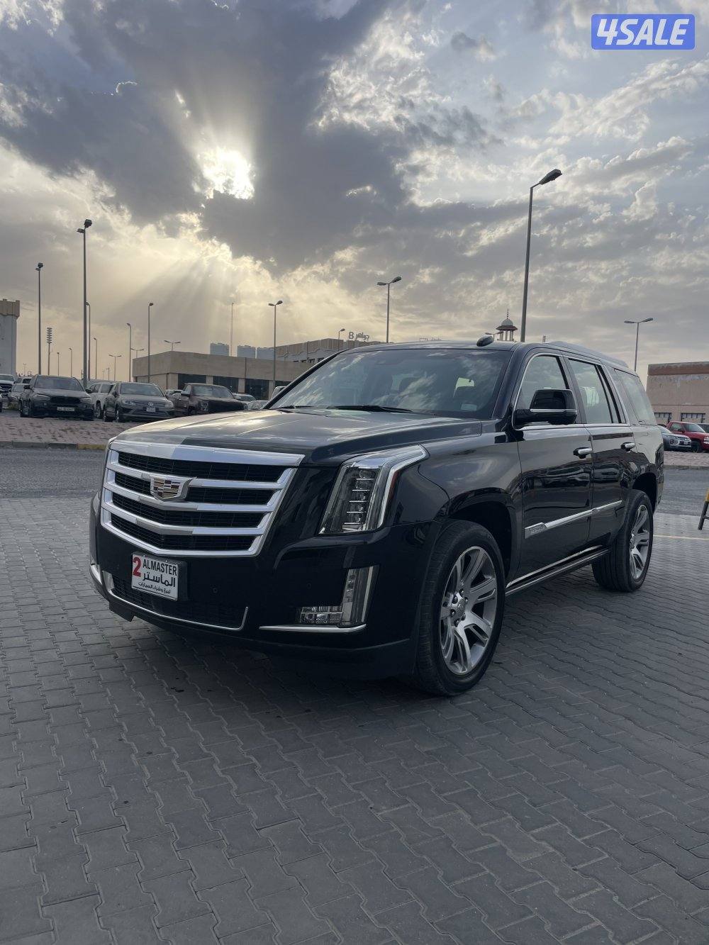 اسكاليد موديل 2016 عداد 123 الف وارد قطر0