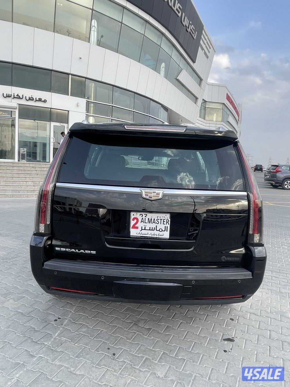 اسكاليد موديل 2016 عداد 123 الف وارد قطر4