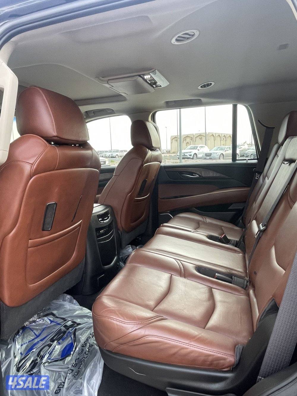 اسكاليد موديل 2016 عداد 123 الف وارد قطر6