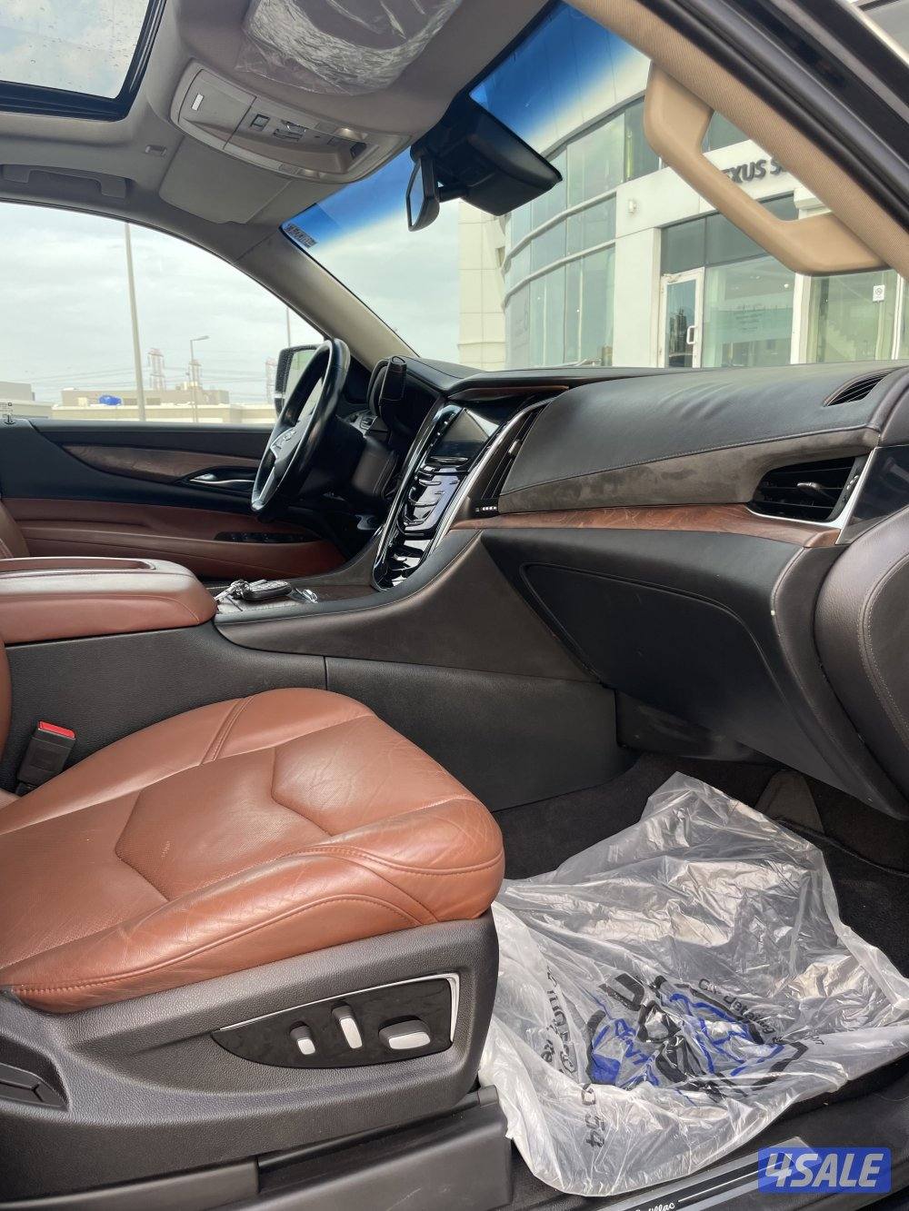 اسكاليد موديل 2016 عداد 123 الف وارد قطر11