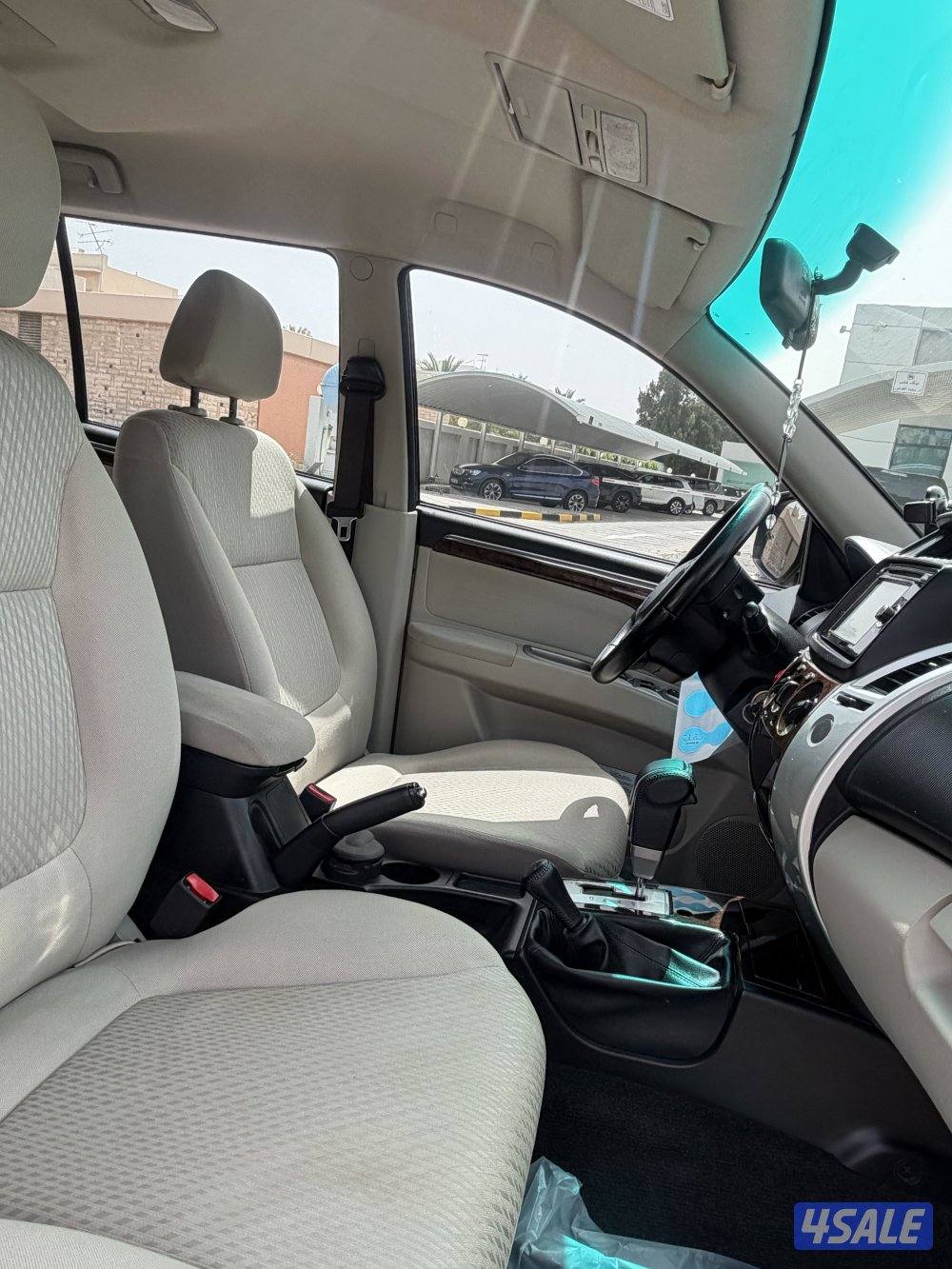 Mitsubishi pajero sport 20153