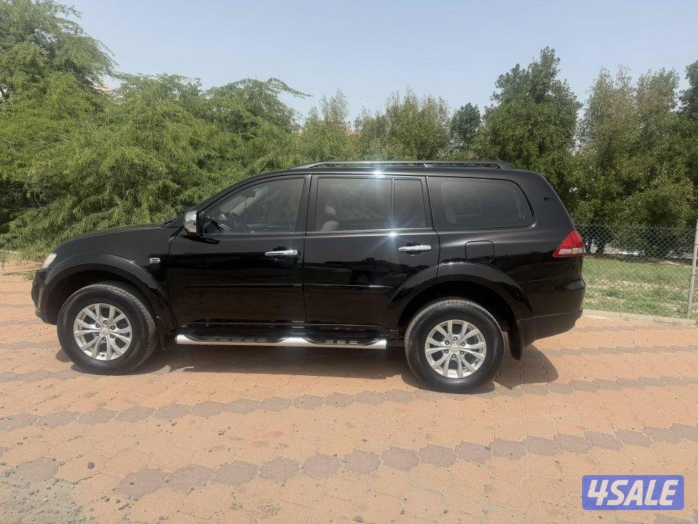 Mitsubishi pajero sport 20155
