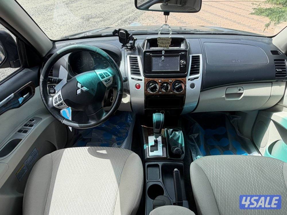 Mitsubishi pajero sport 20156