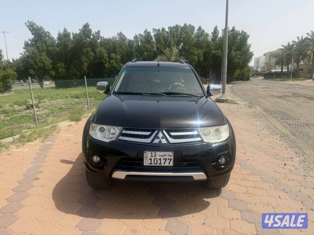 Mitsubishi pajero sport 20158