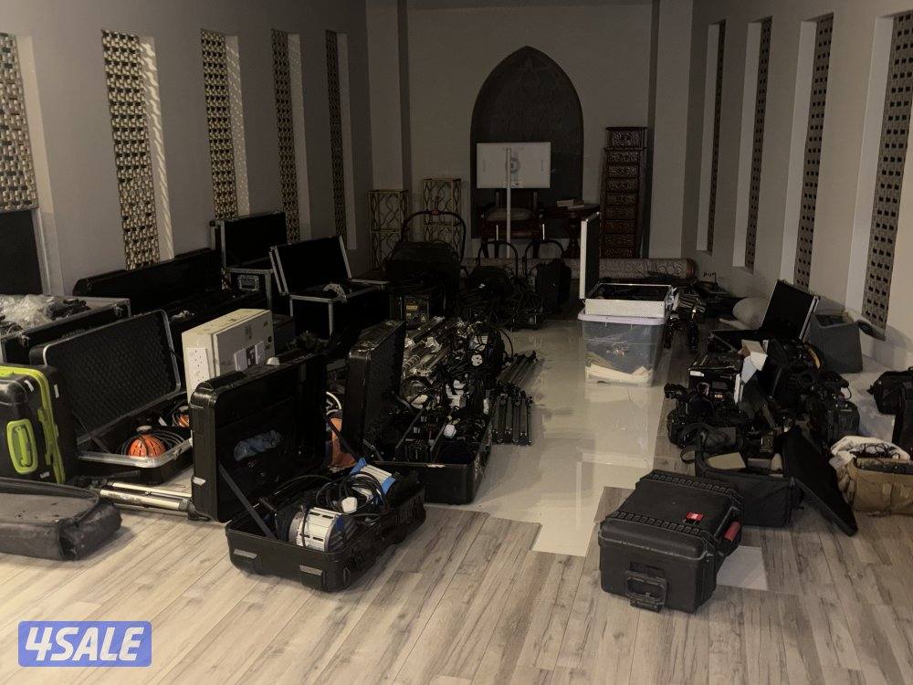 معدات ( عدسات ، اضاءات ، كامرات ، ستاندات الخ )0