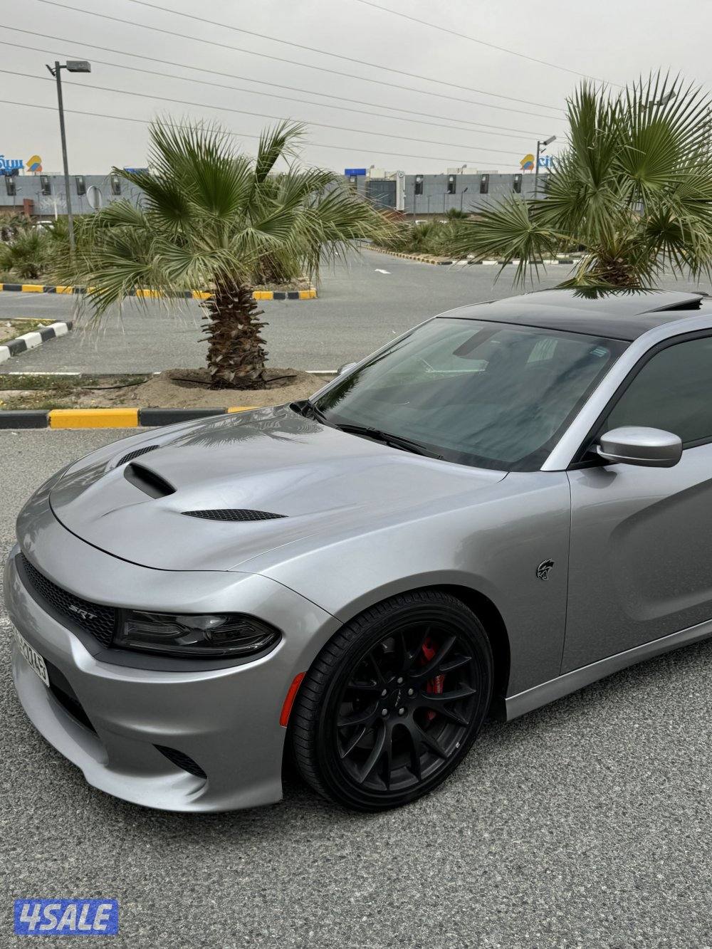 للبيع تشارجر هيلكات1