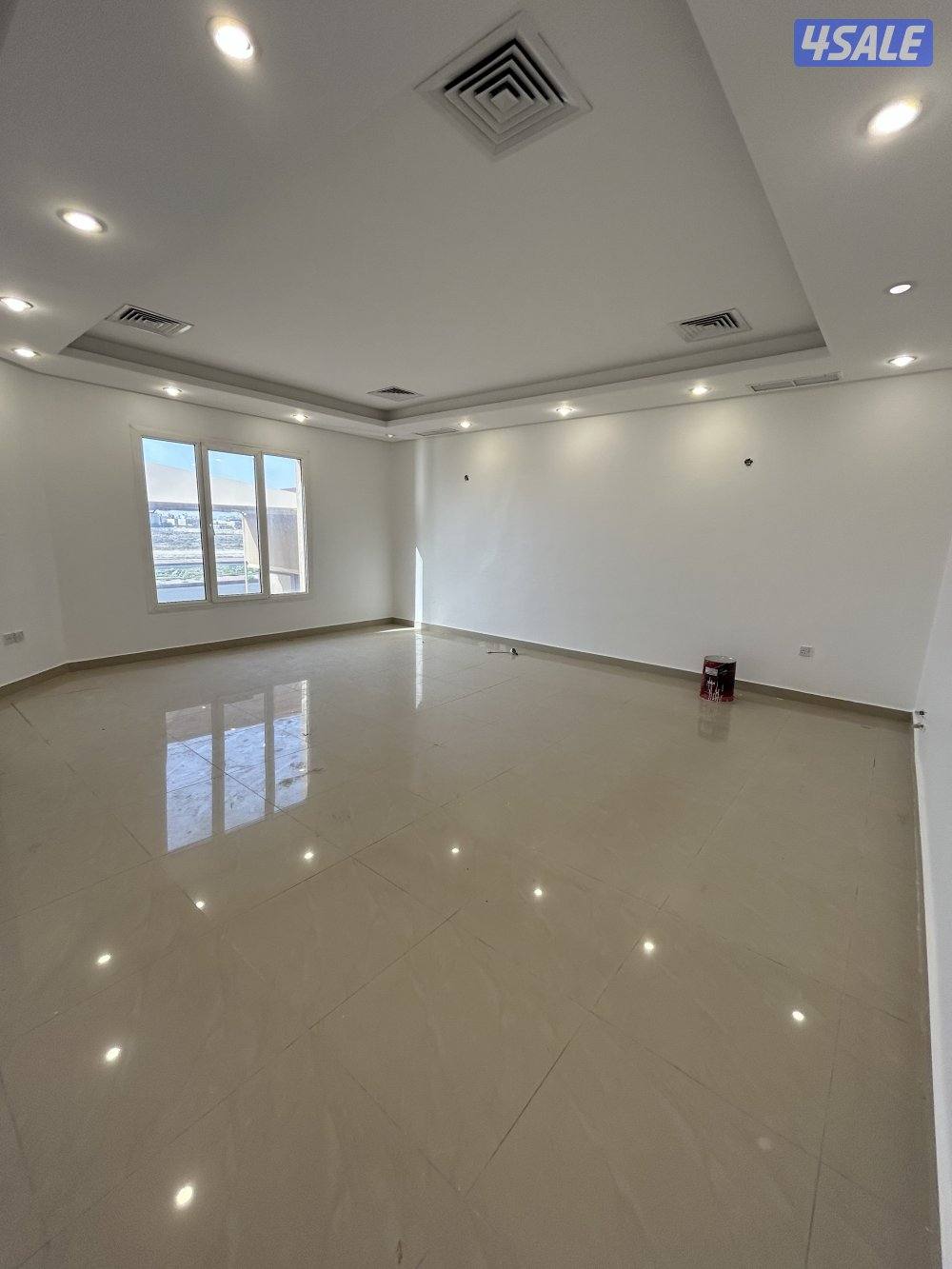 للإيجار في جابر الاحمد دور أرضي كامل وشقق0