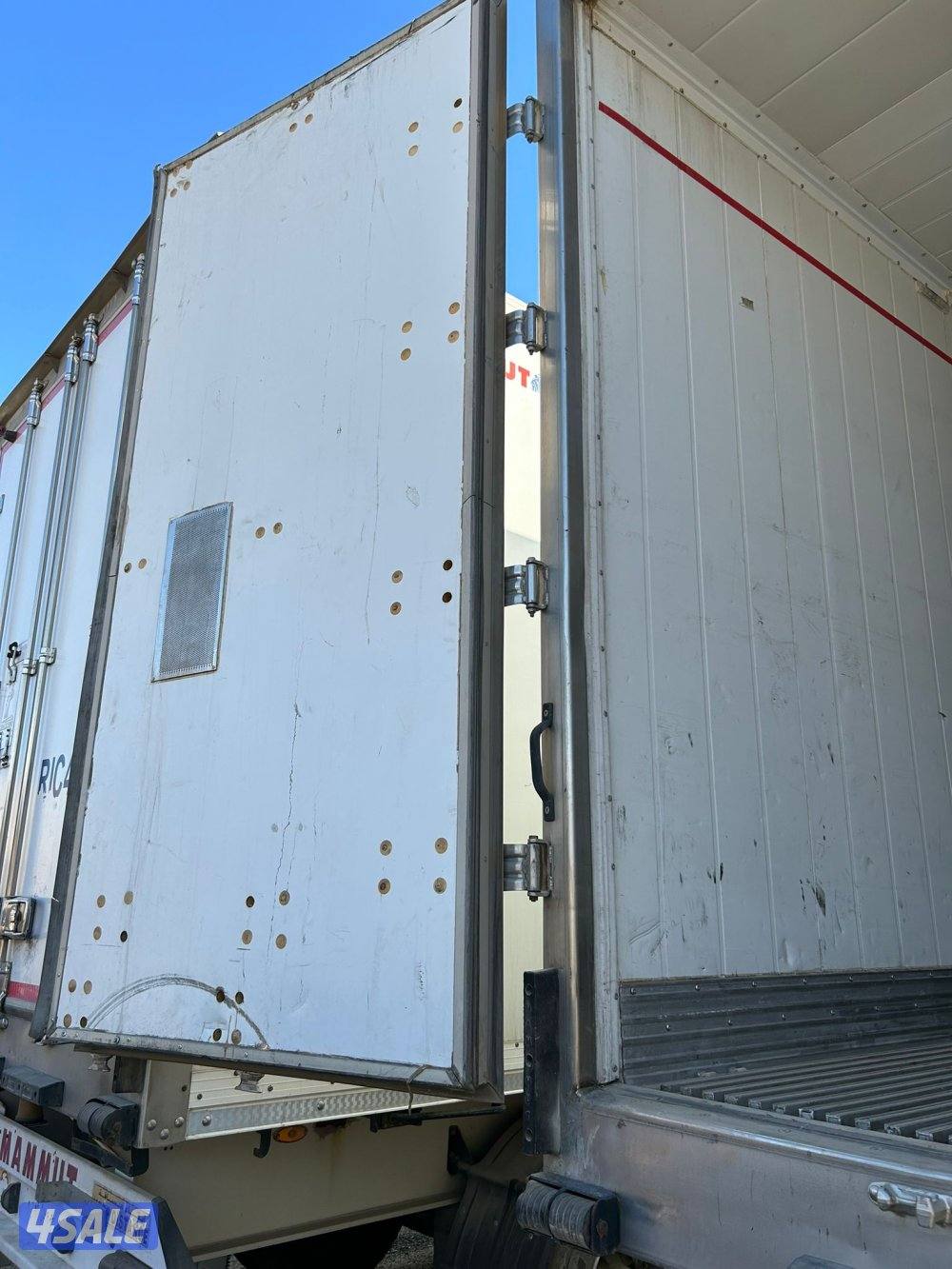 تريلا براد بحالة ممتازة للبيع ماركة ماموت موديل 20173