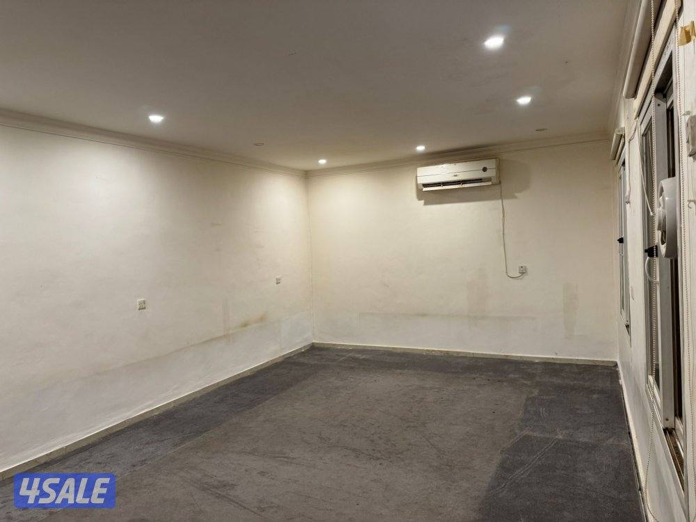 اجر شهري 10 مناجر وغرفة وحمام يصلح حق خيل و حلال ودجاج2