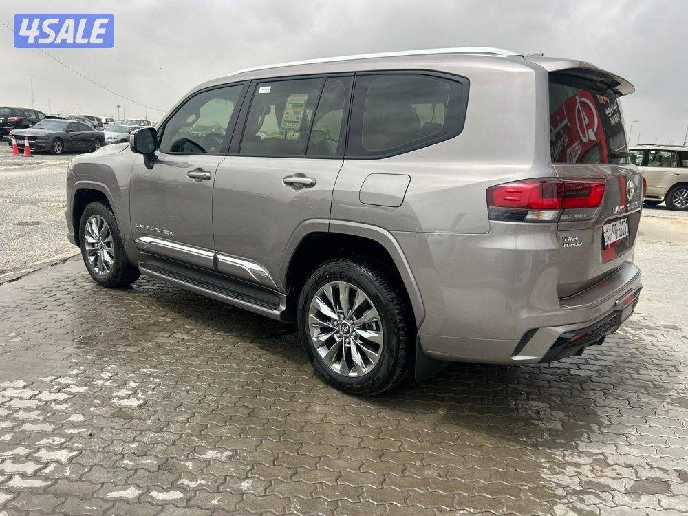 تويوتا لاند كروزر GX.R AEROs  twin turbo.V6 موديل 2025 ماشى 7000 k.m3