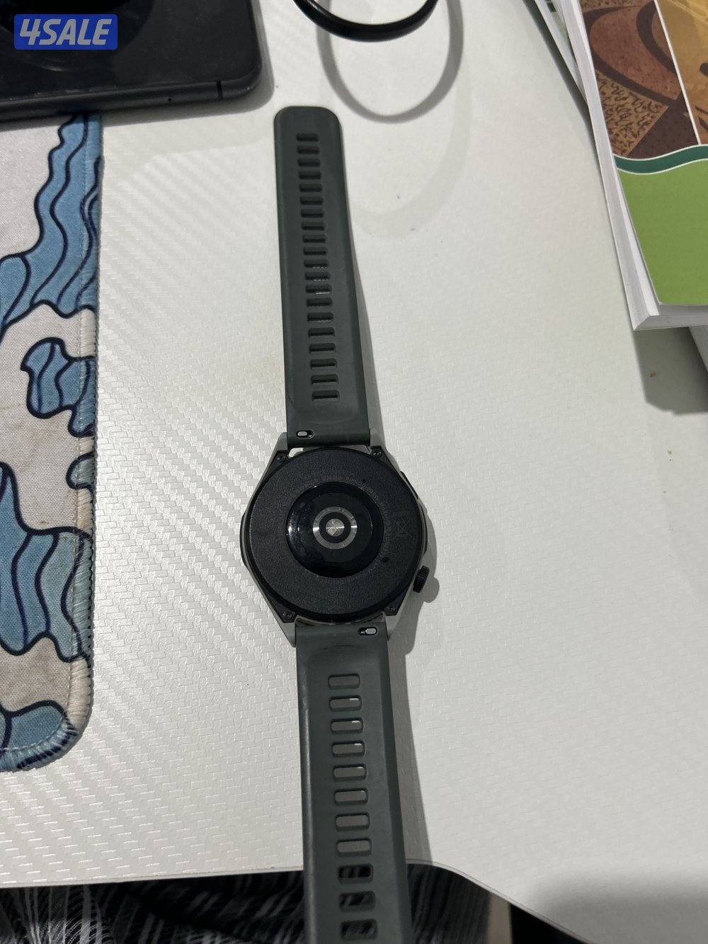 التواصل واتس اب( معاها شاحنها)1