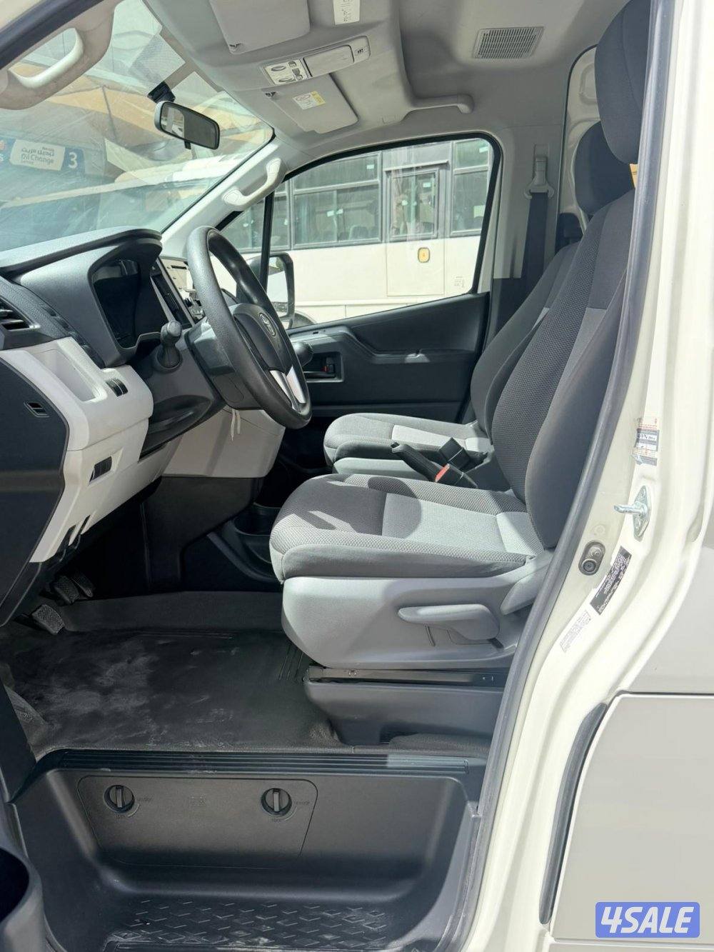 للبيع تويوتا هاي اس مقفل موديل 2022  راكب124