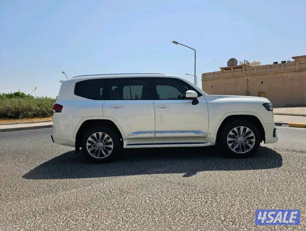 للبيع لاند كروزر موديل 2023 الممشى 38 الف فقط1