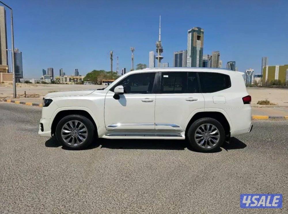 للبيع لاند كروزر موديل 2023 الممشى 38 الف فقط2