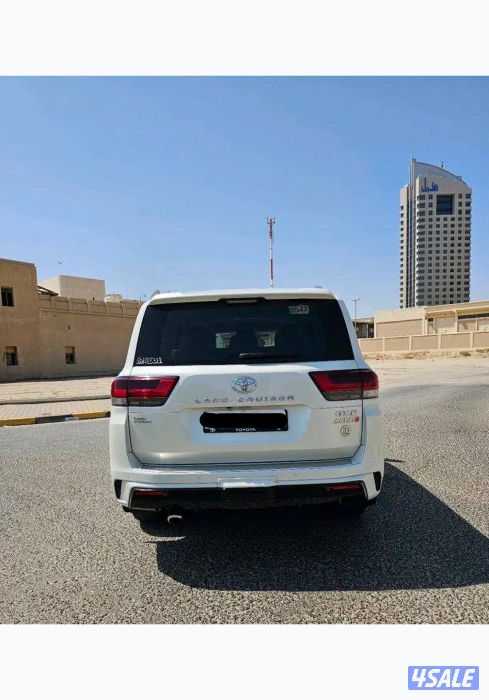 للبيع لاند كروزر موديل 2023 الممشى 38 الف فقط5