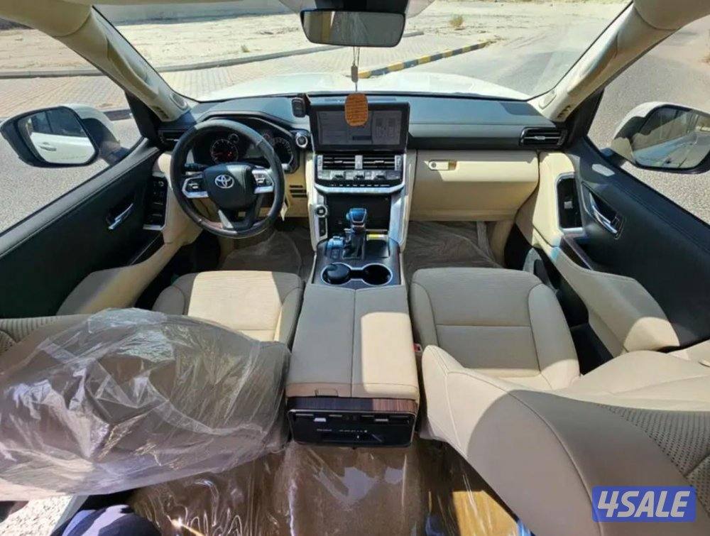 للبيع لاند كروزر موديل 2023 الممشى 38 الف فقط9