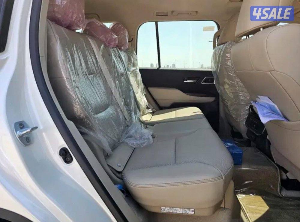 للبيع لاند كروزر موديل 2023 الممشى 38 الف فقط12