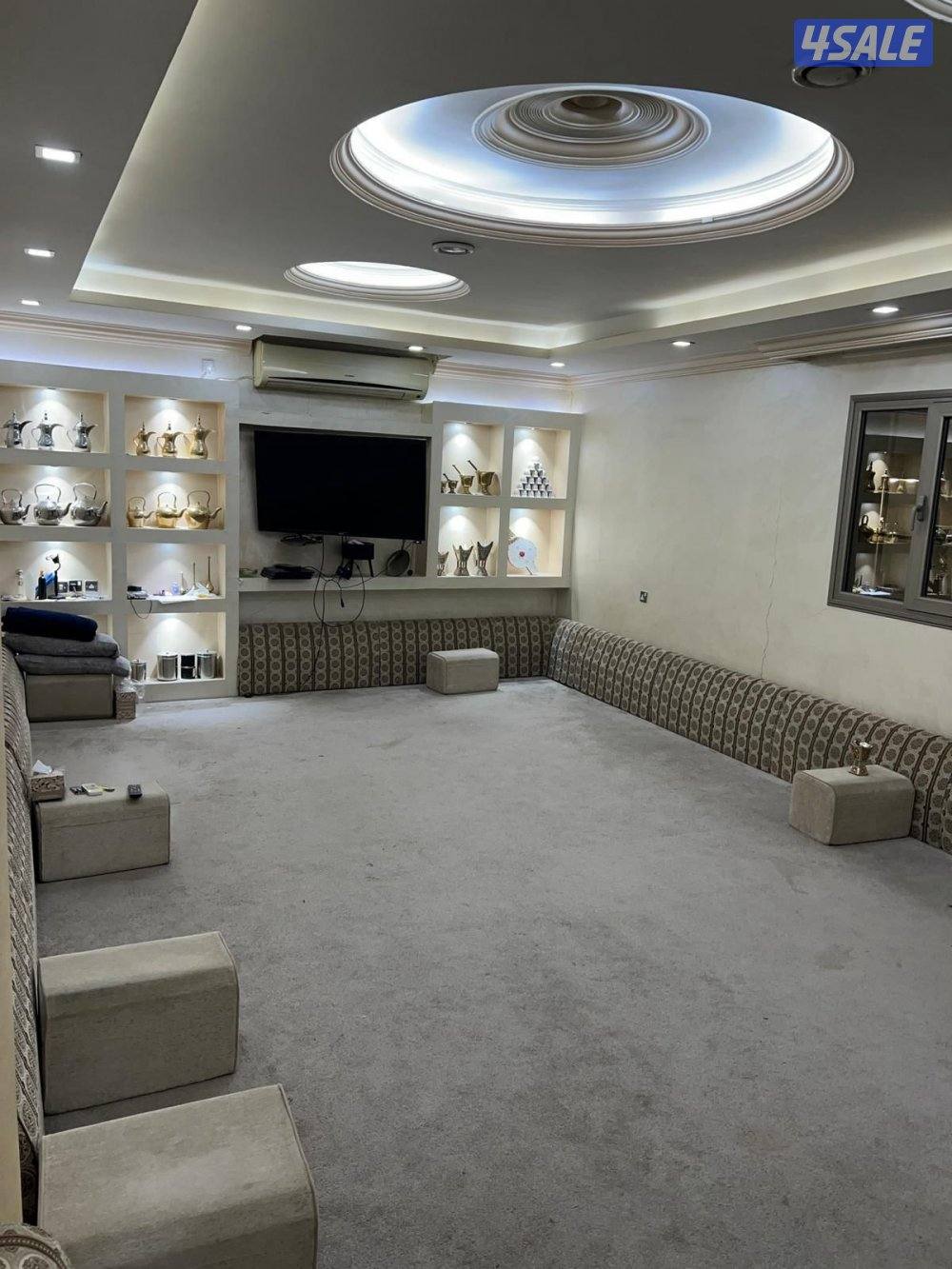 للبيع قسيمه بتوسعه الوفره السكنيه موقع زاويه دورين وربع الارضي وشقتين0