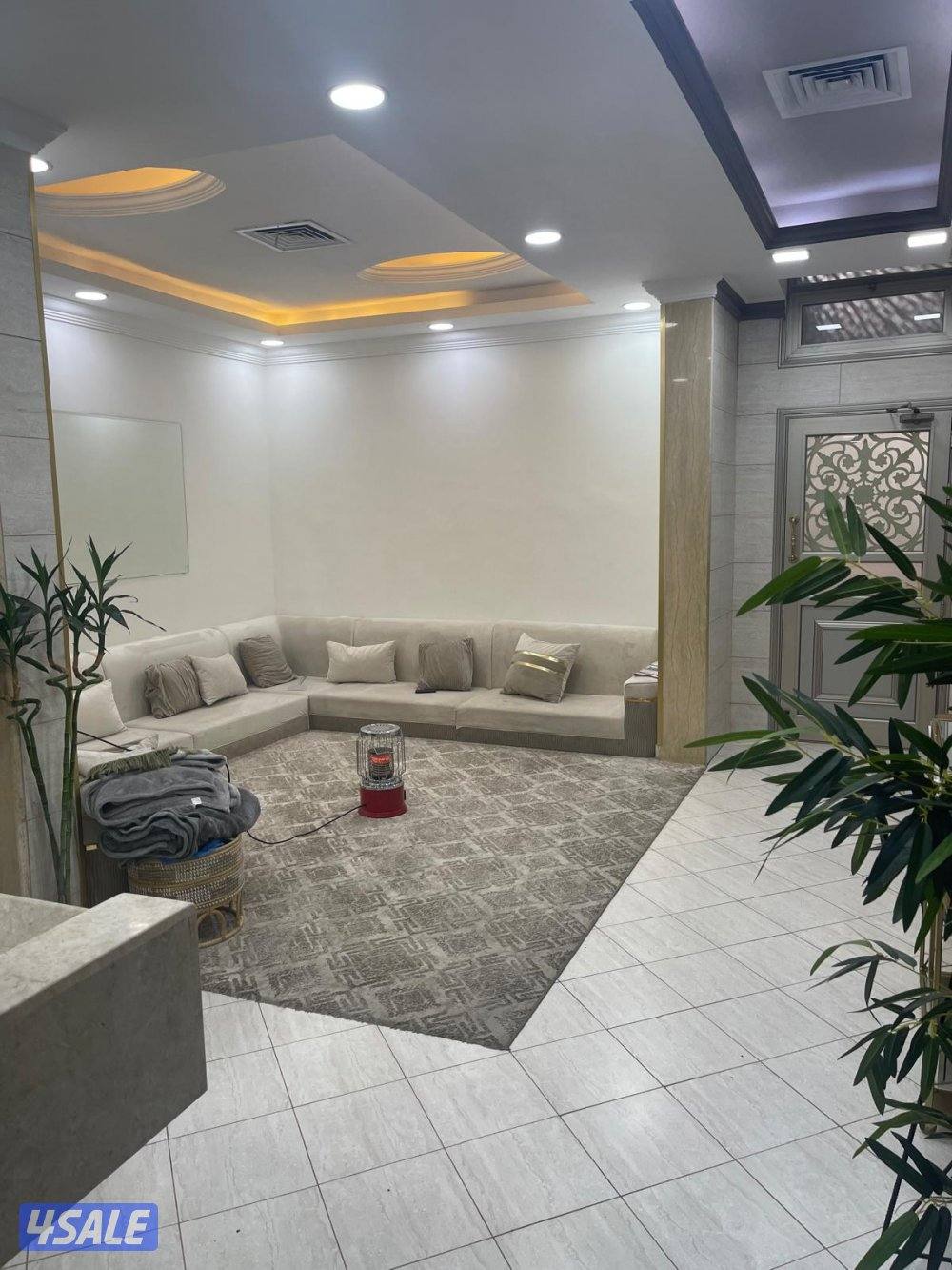 للبيع قسيمه بتوسعه الوفره السكنيه موقع زاويه دورين وربع الارضي وشقتين3